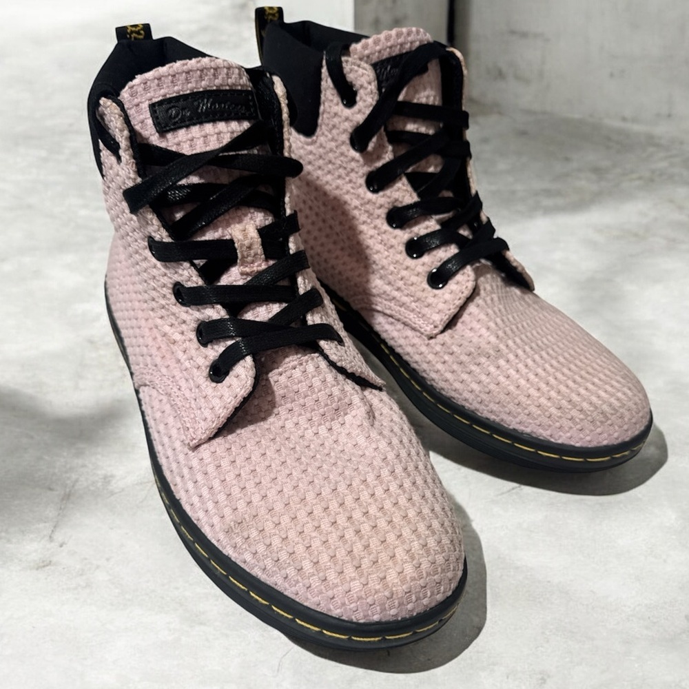 Dr Martens Maelly WC Women's Waffle Knit Ankle Lace Up Boots
Lt Pink Sz US L 8